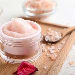 Zašto biste trebali napraviti piling obrva?