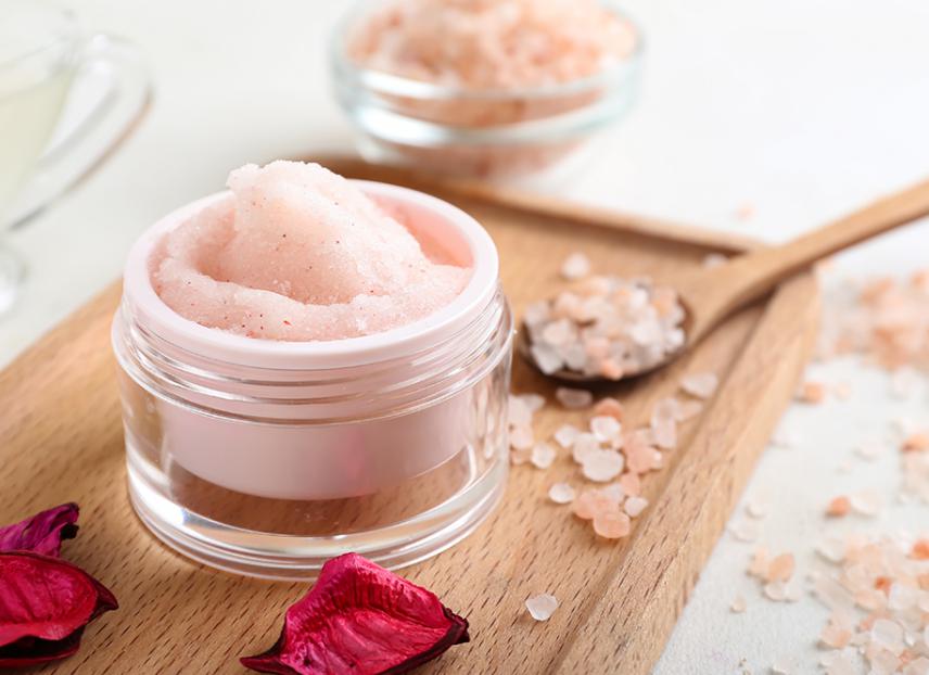 Zašto biste trebali napraviti piling obrva?