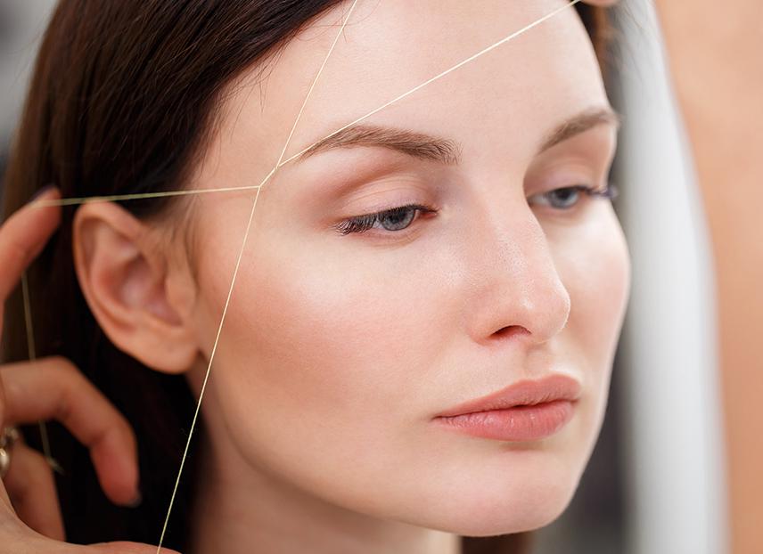 Kako počupati obrve: sami ili kod kozmetičarke?