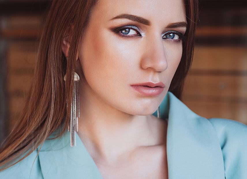 Šminka za spuštene kapke – korak po korak